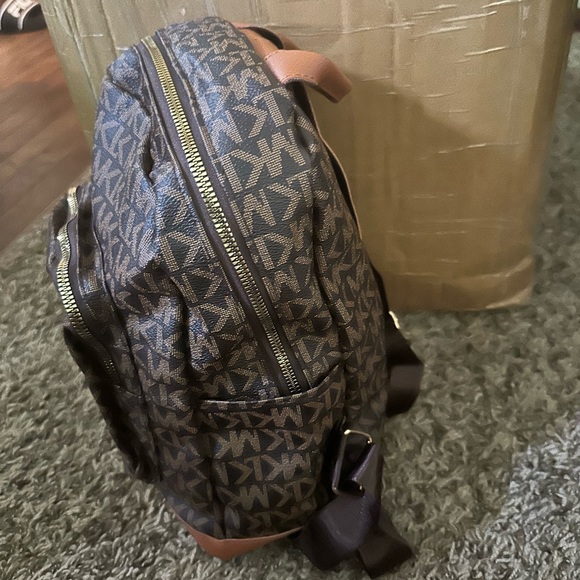 Backpack - Picture 2 of 7